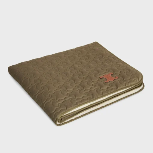 Dog blanket in quilted gabardine textile and wool