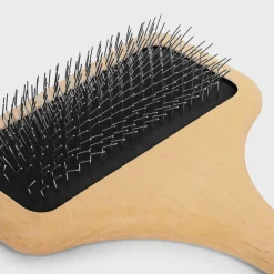 DOG BRUSH IN WOOD